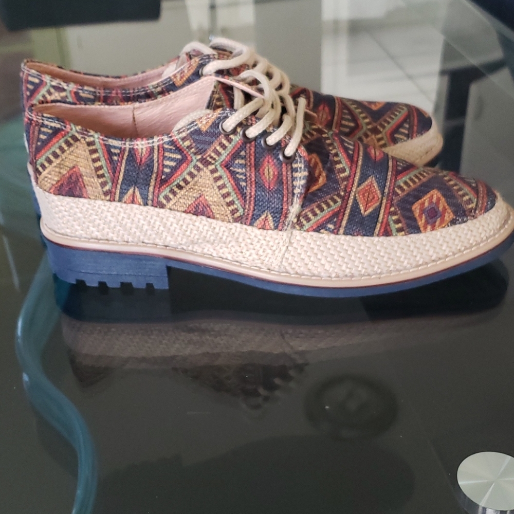 Shoes - Picture 2 of 4